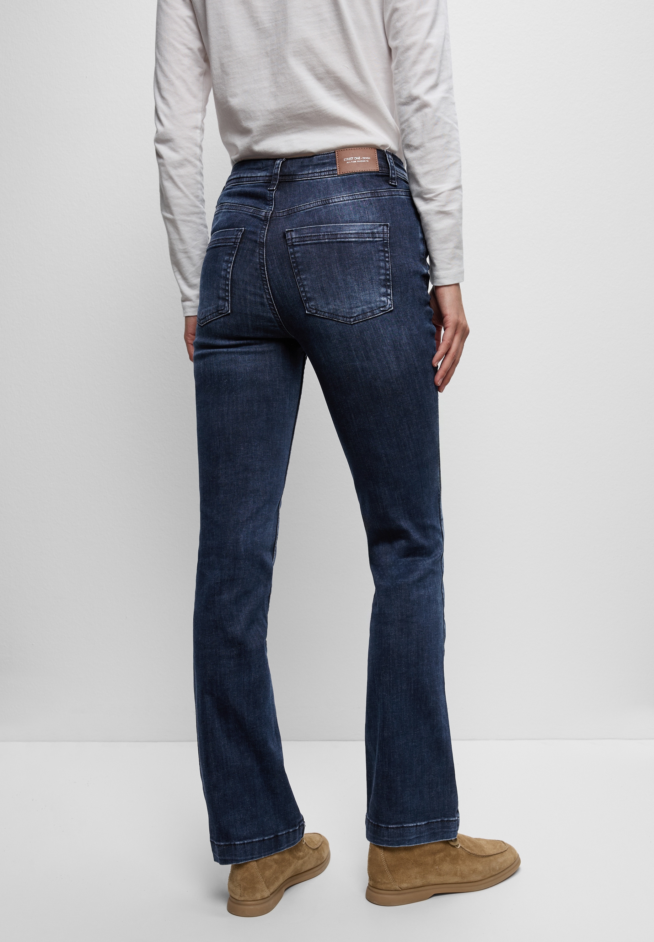 STREET ONE Slim-fit-Jeans »QR Style Bootcut«, im 5-Pocket-Style und mit Stretch