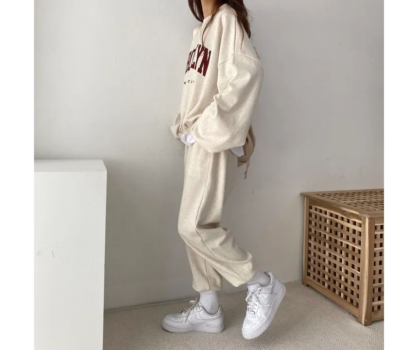 Bolgivy - Set: Sweatshirt met ronde hals en letters + Baggy joggingbroek met trekkoord in de taille