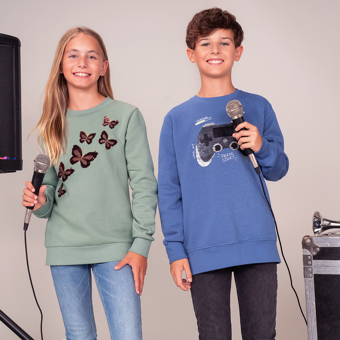 Yigga Jungen Sweatshirt mit Wendepailletten hellblau