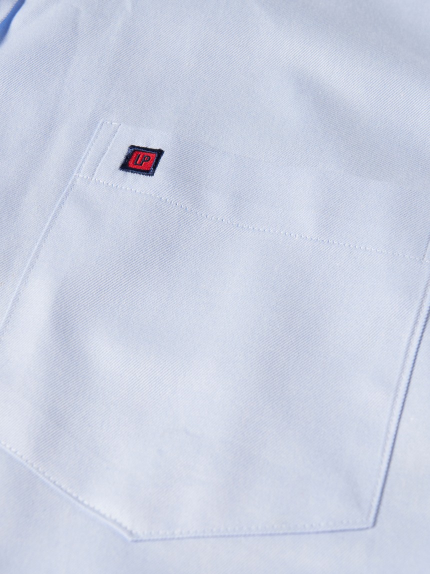 Camisa regular fit de algodão em cor lisa