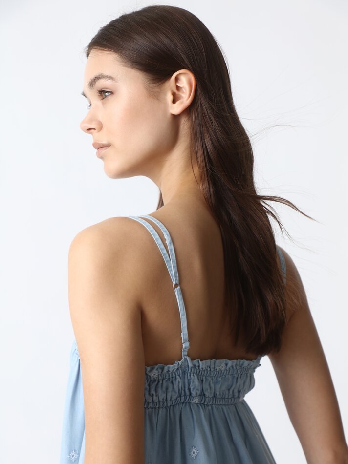 Vestido longo com bordado - Azul claro