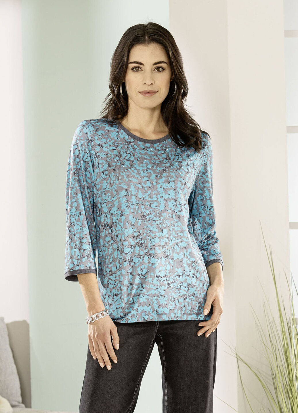 Shirt mit silberfarbenen Zierplättchen
