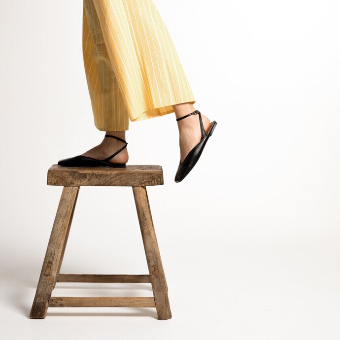 Ballerines ouvertes à brides  en cuir noir