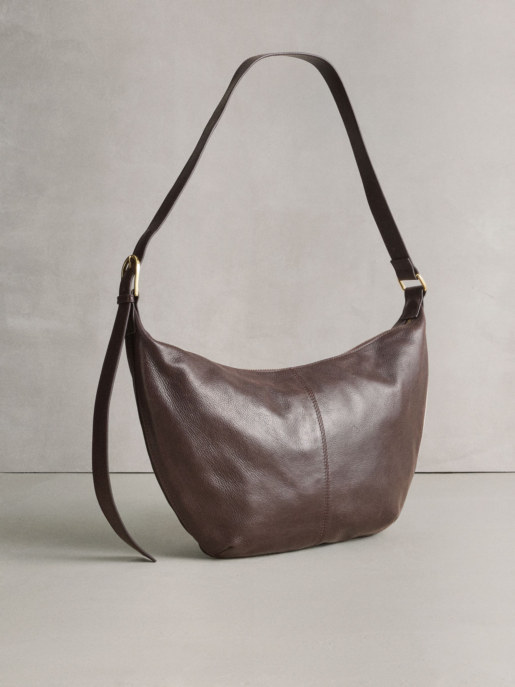 Chocoladebruin - N. Premium leren tas met hielbandje