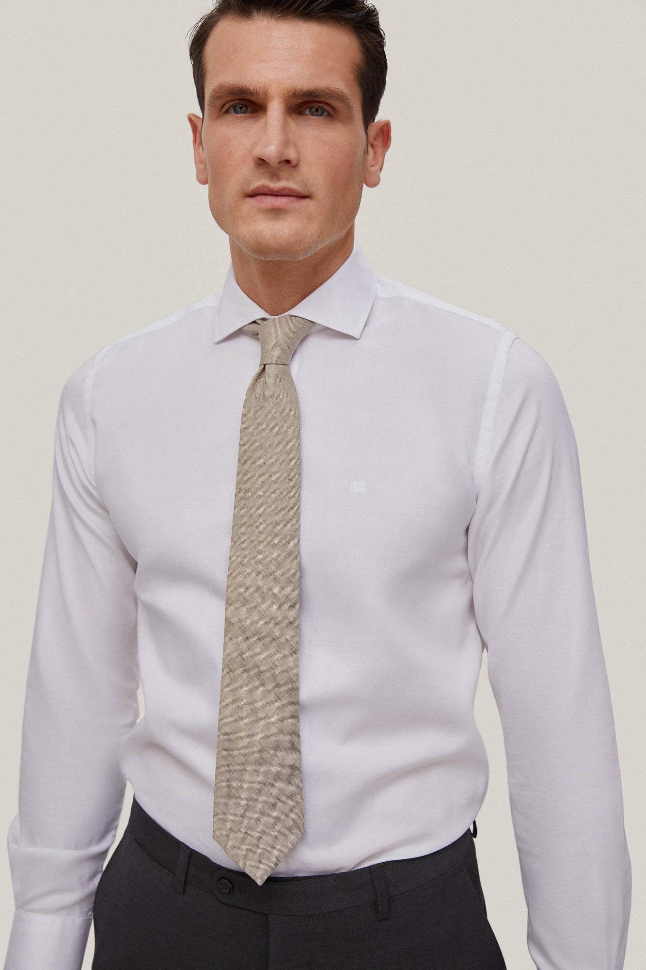 Camisa Lisa slim fit, fácil de usar + anticolor - Branca