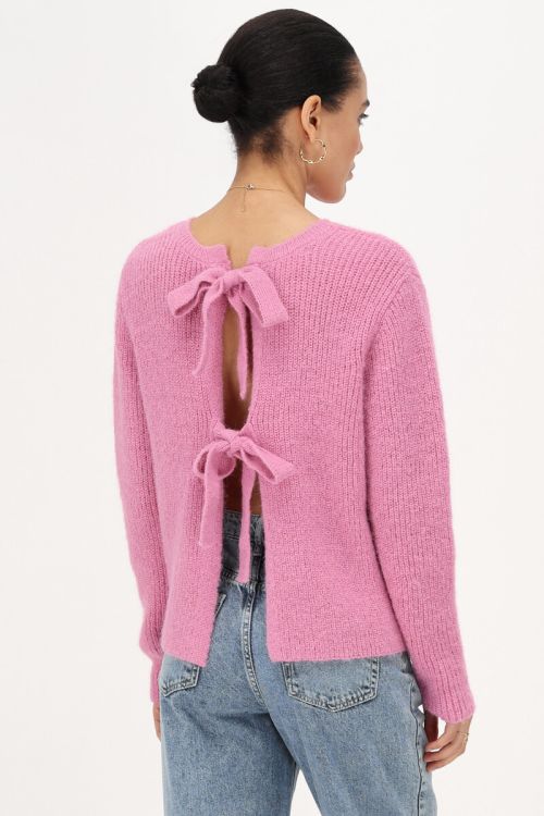 Roze gebreide trui met strikken