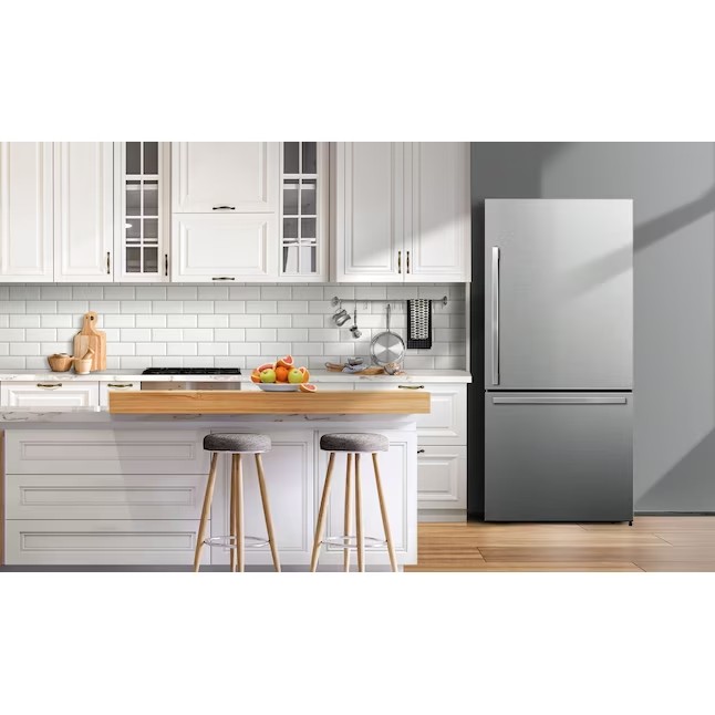 Refrigerador Hisense de 17,2 pés cúbicos com freezer na parte inferior e profundidade de balcão (aço inoxidável resistente a impressões digitais) ENERGY STAR