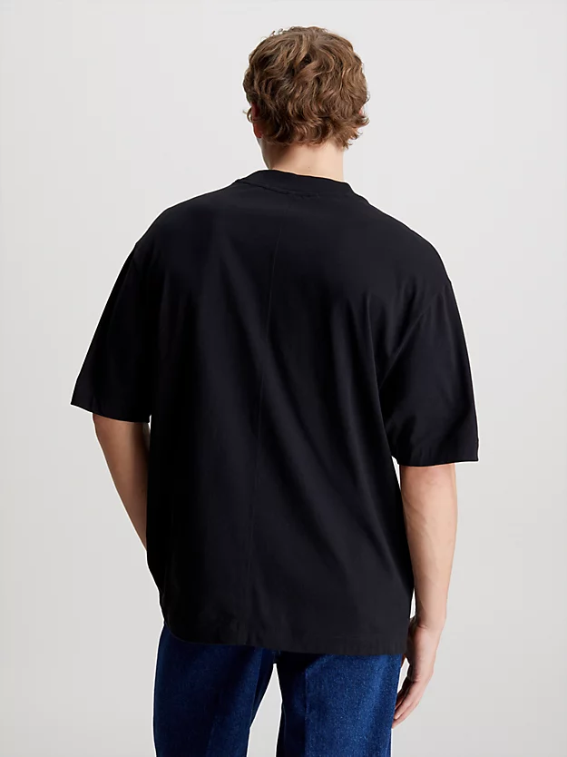 Camiseta oversized com monograma