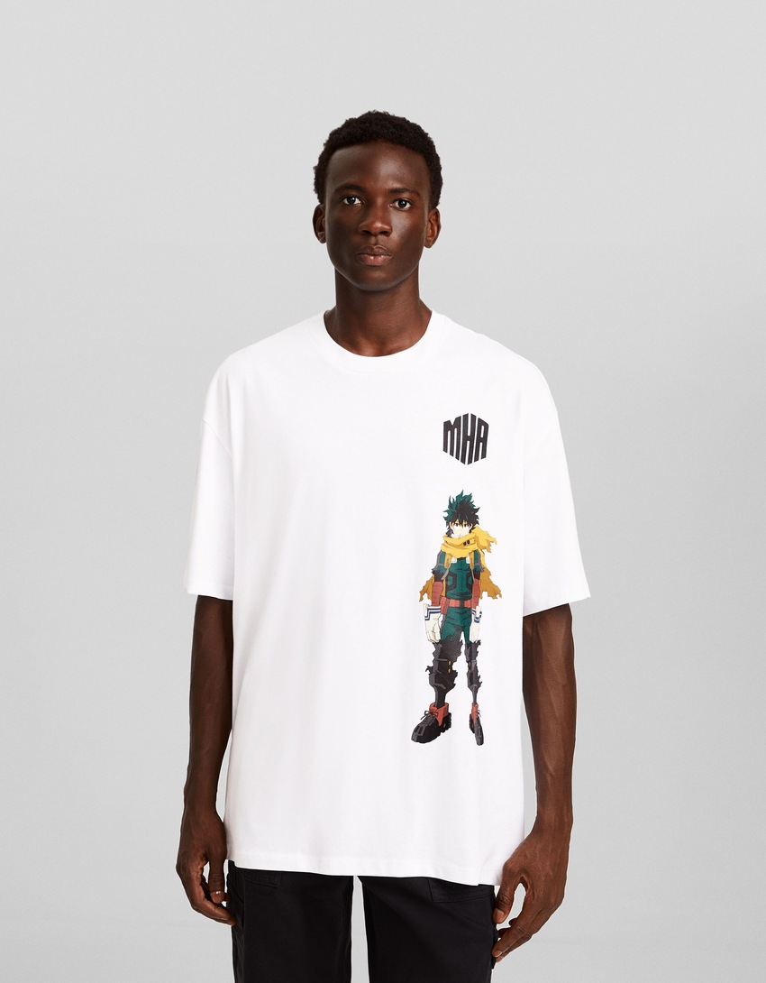Camiseta de manga curta com modelagem quadrada inspirada em My Hero Academia e estampa.