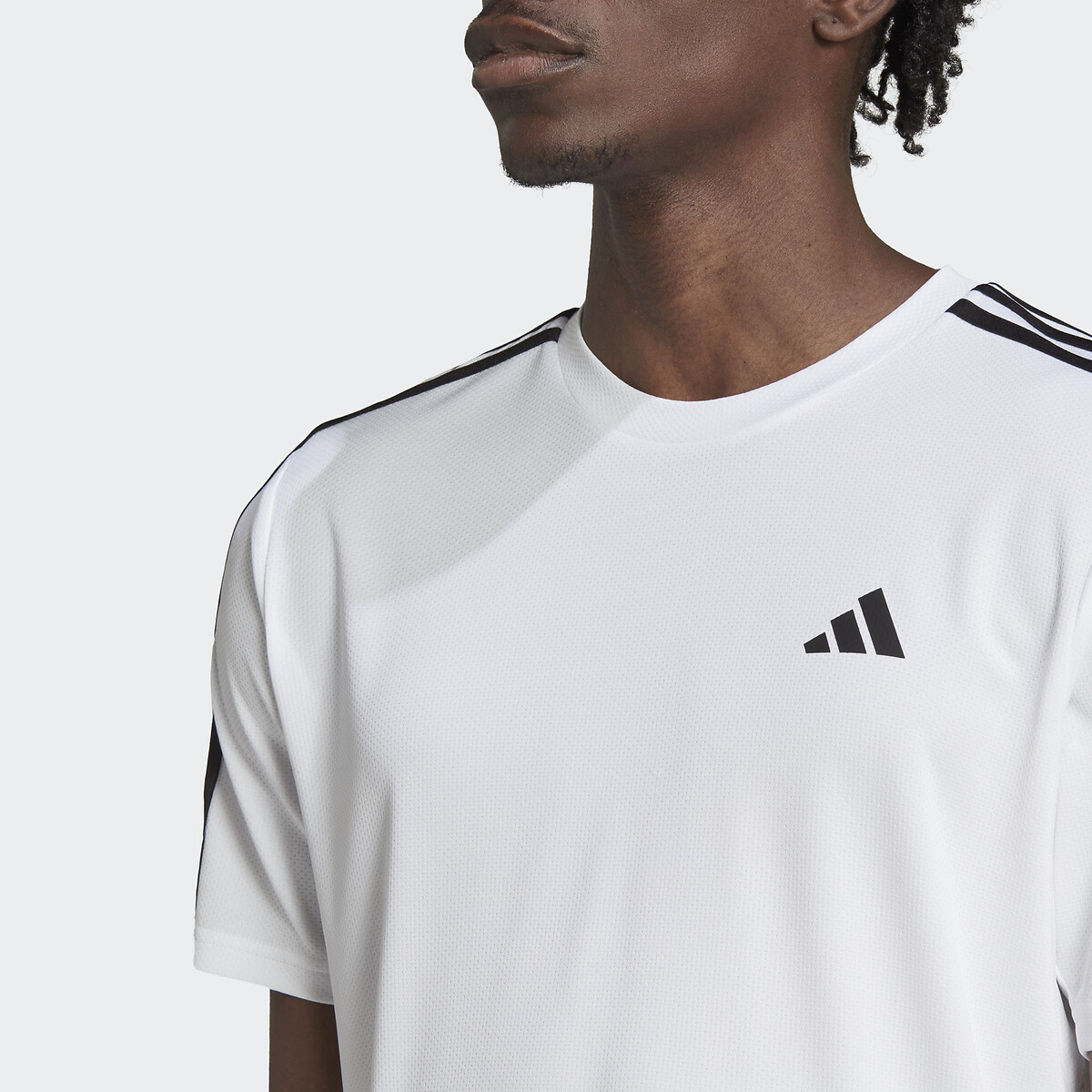 adidas Performance<br>Camiseta lisa, logotipo pequeno