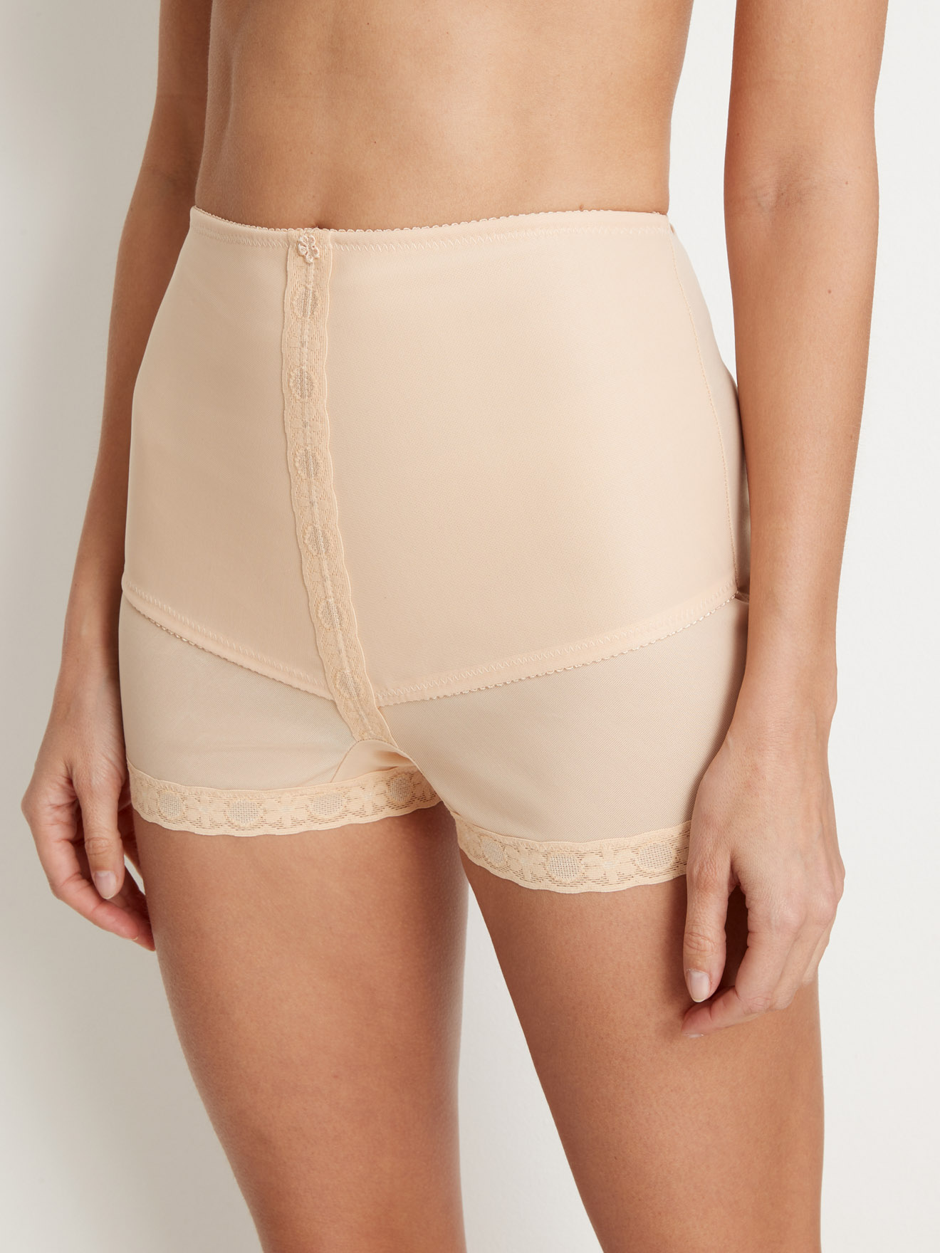 Gaine-culotte à plastron devant