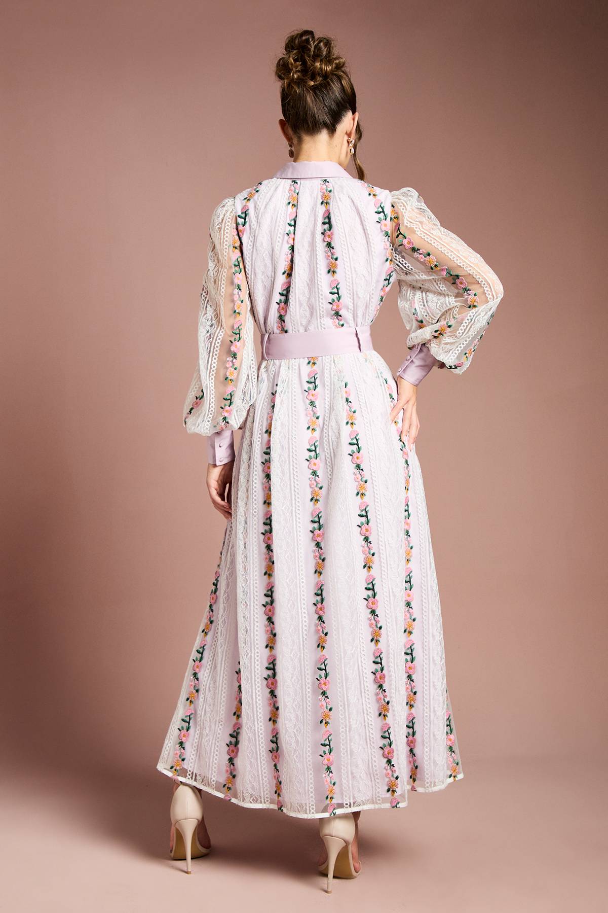 Coast Robe Mi-Longue Ceinturée à Manches Bouffantes en Maille Brodée et Dentelle