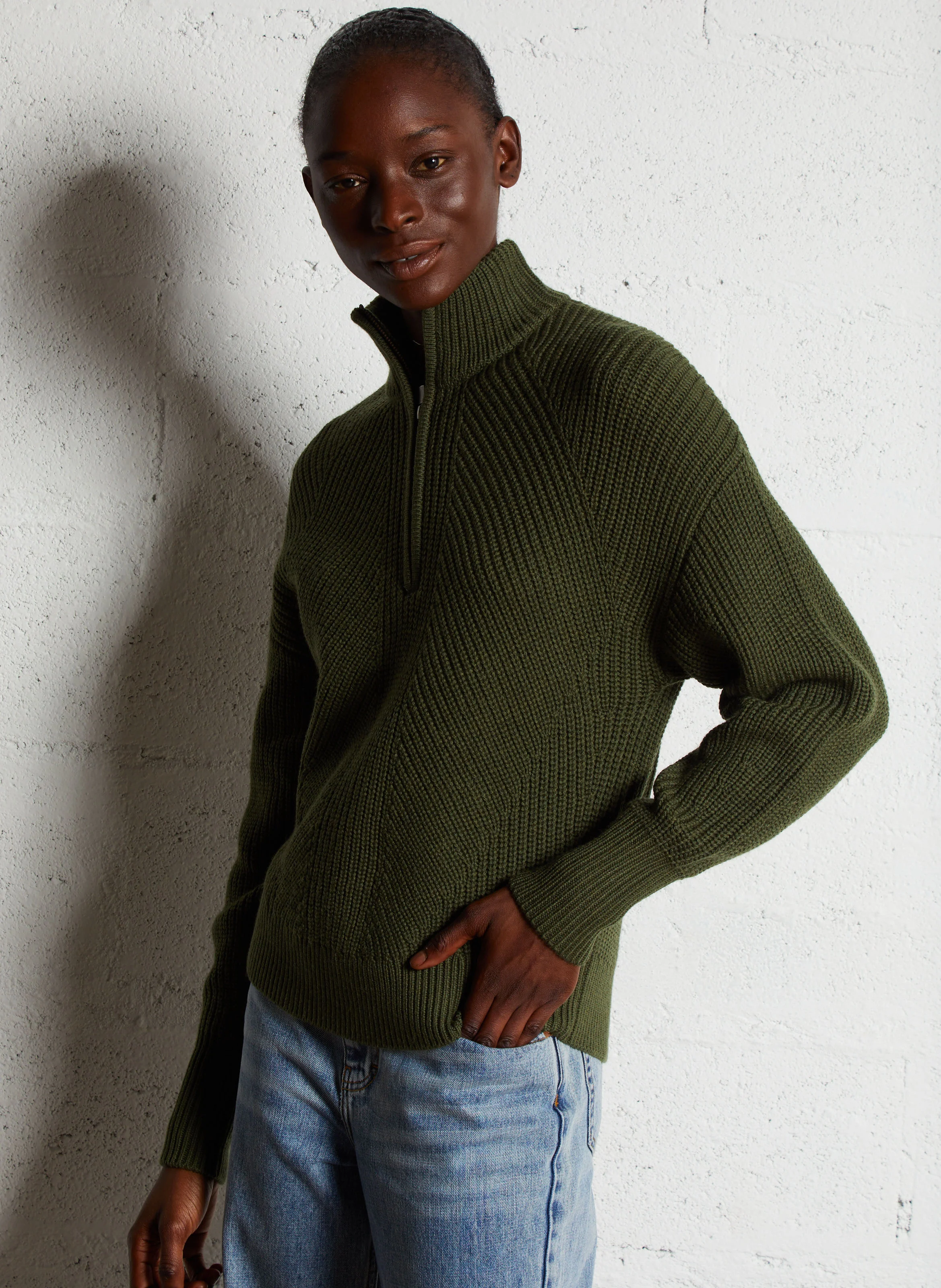 Pull droit col montant zippé en laine mérinos | Kaki