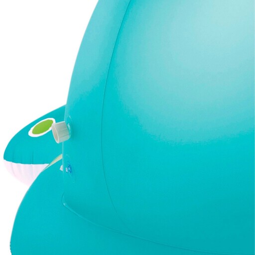 Piscina inflável Intex em formato de baleia com aspersor.