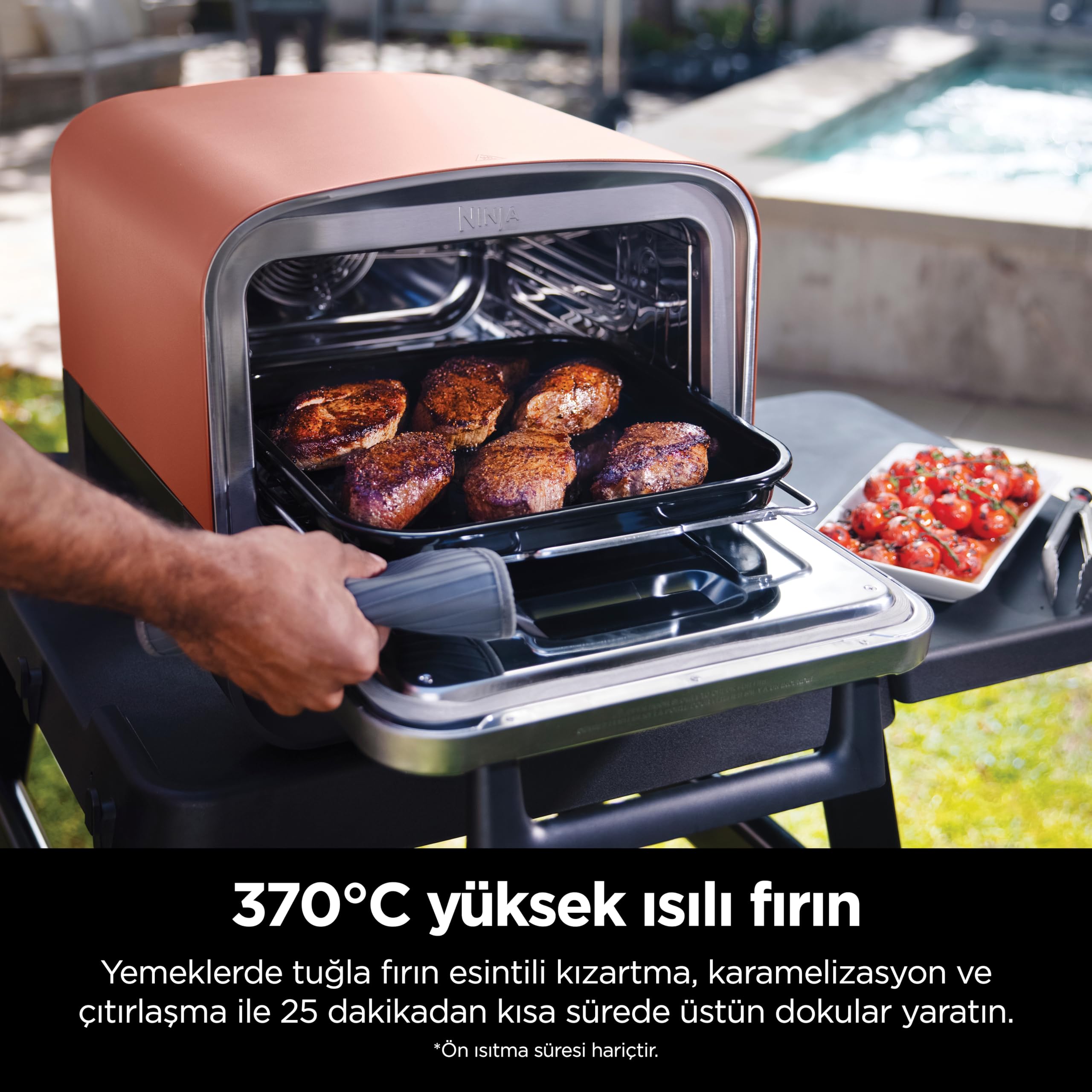 Ninja Woodfire Four à pizza extérieur électrique 8-en-1, rotissoire & fumoir barbecue avec grille, plaque pro-heat, pierre à pizza, granulés de bois e