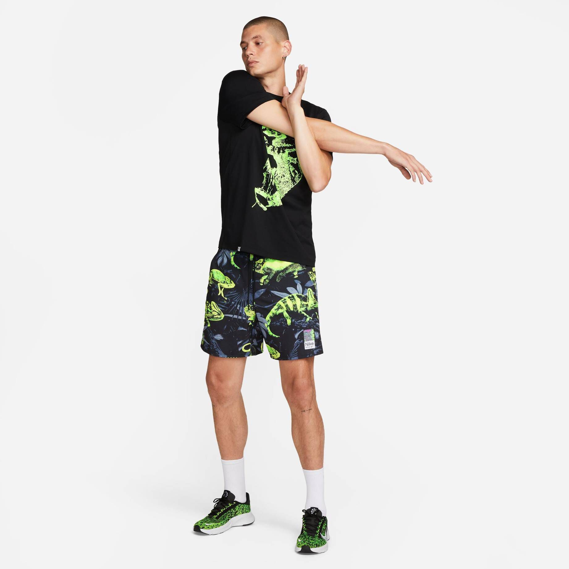 Nike| Herren Trainingsshirt HYVERSE STUDIO '72