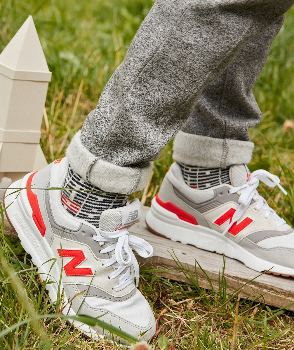 NEW BALANCELES BASKETS 997H GRISES ET ROUGES