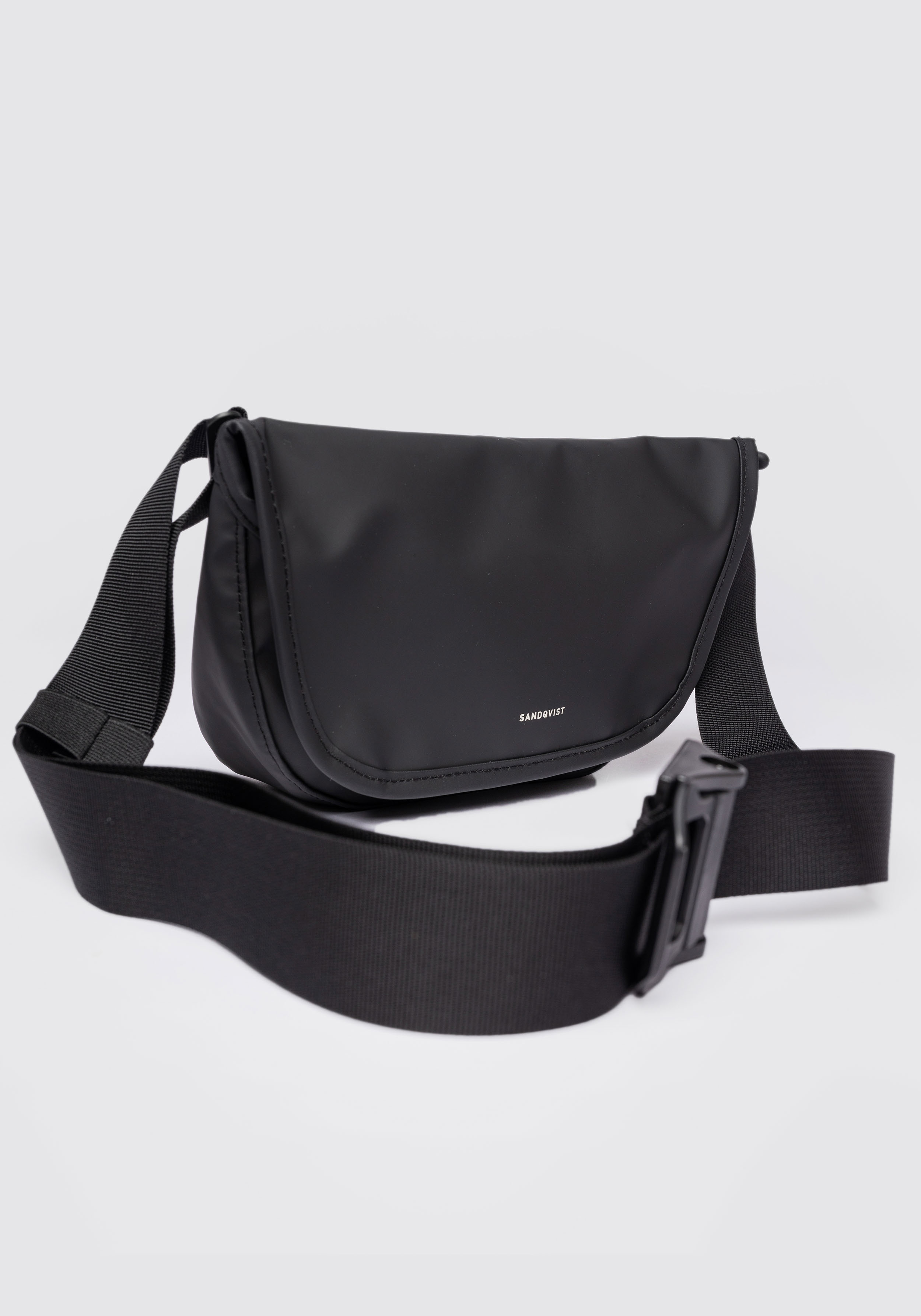 Sandqvist Schultertasche Stream Messenger Mini Black