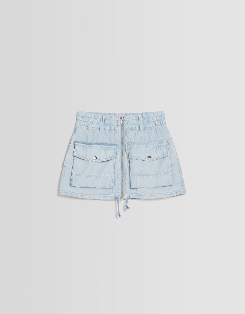 Minissaia cargo em jeans com efeito desbotado