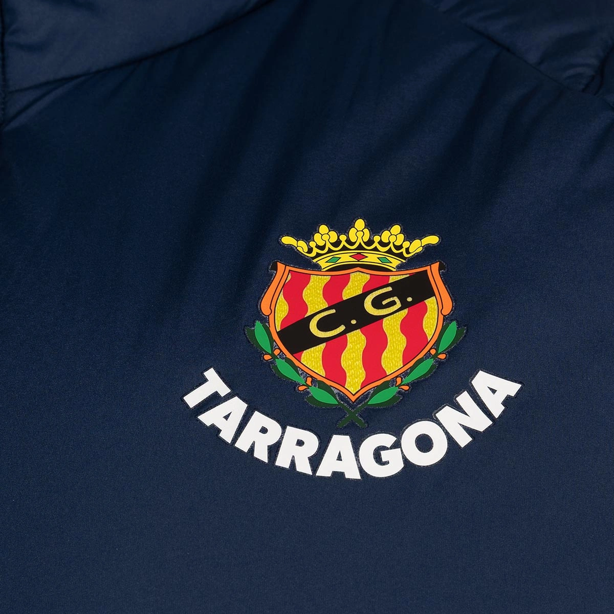 Kispo adidas Gimnàstic de Tarragona Passeio Jogadores e Guarda-redes 2025-2026 Criança
