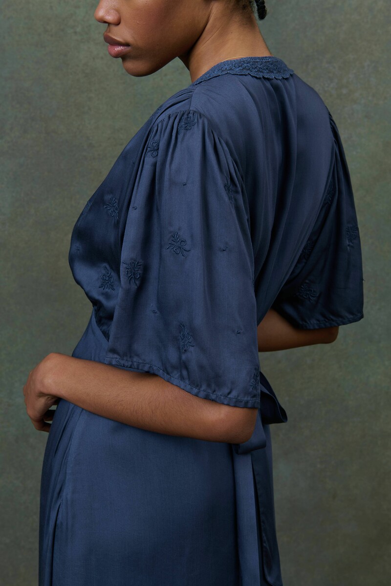 LOUISE MISHA<br>Vestido longo com decote em V e cinto, LAZLAI
