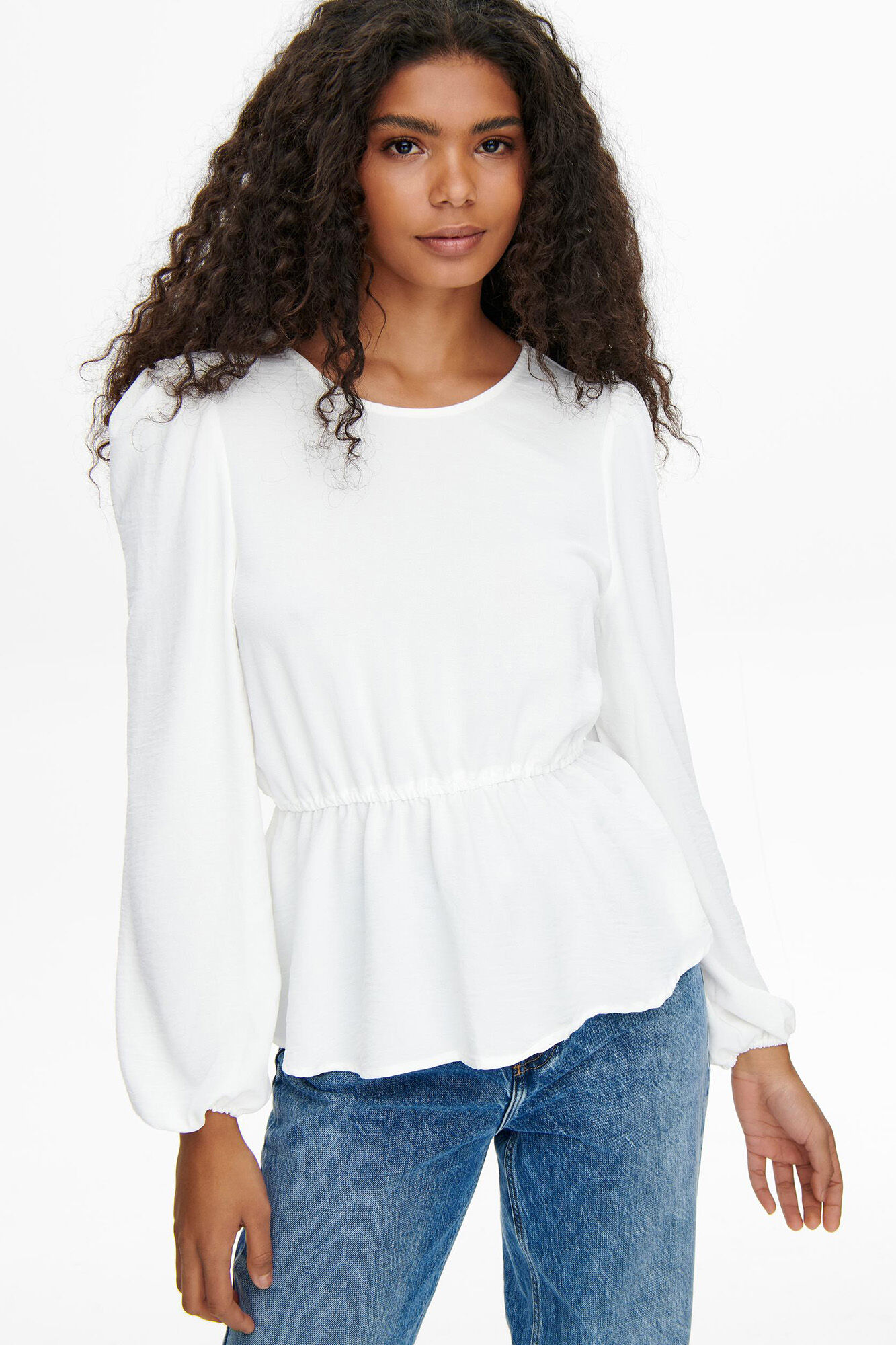 Blusa de mangas compridas e gola redonda