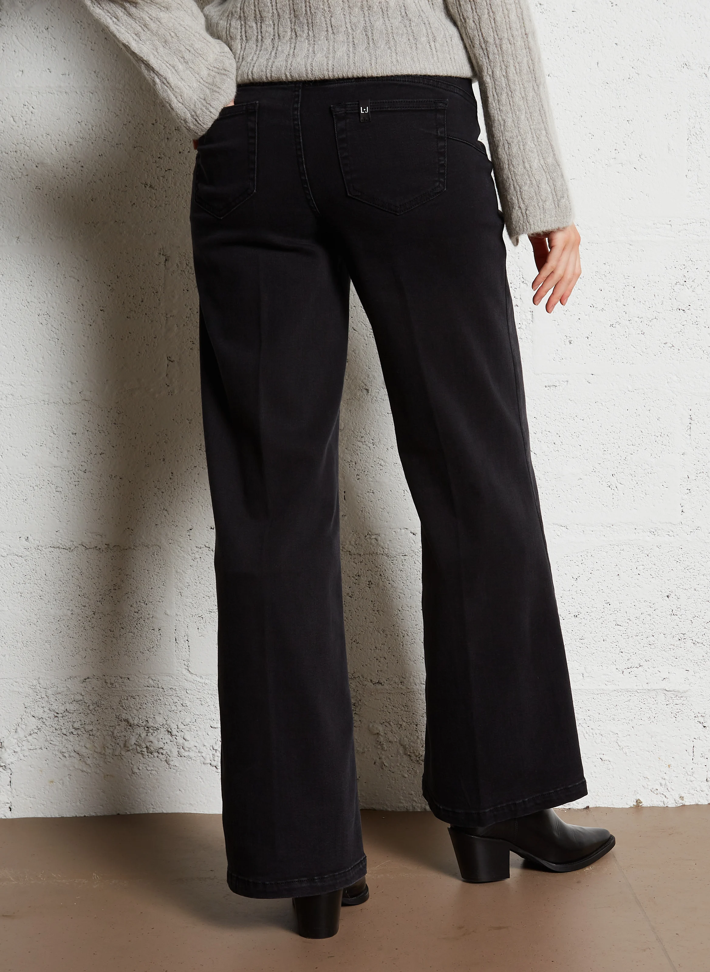 Jean flare taille haute en coton mélangé | Noir