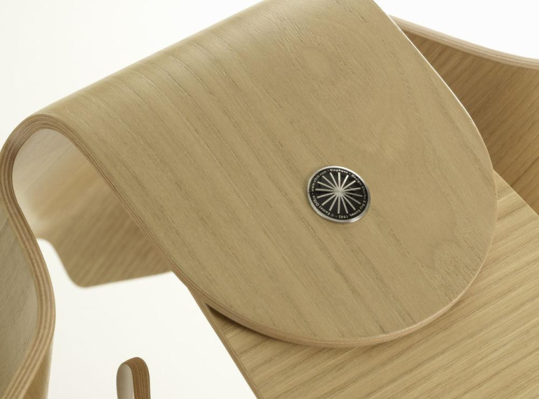 Vitra Eames Elephant Plywood olifant kinderstoel Naturel Chestnut