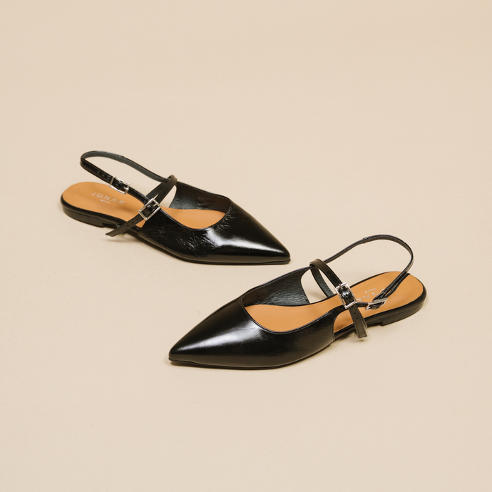 Ballerines à bouts pointus et lanières  en cuir brillant noir
