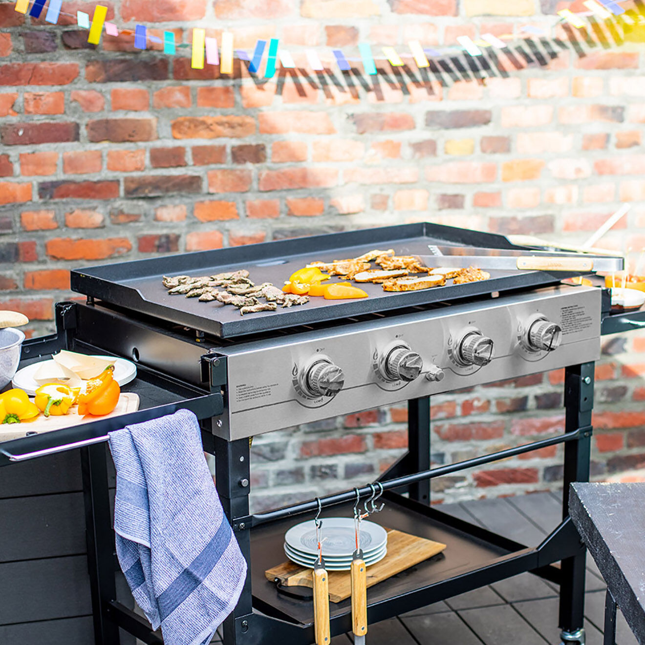 Livoo Plancha gaz 4 brûleurs sur desserte noir/gris - 106.5x66x40 cm