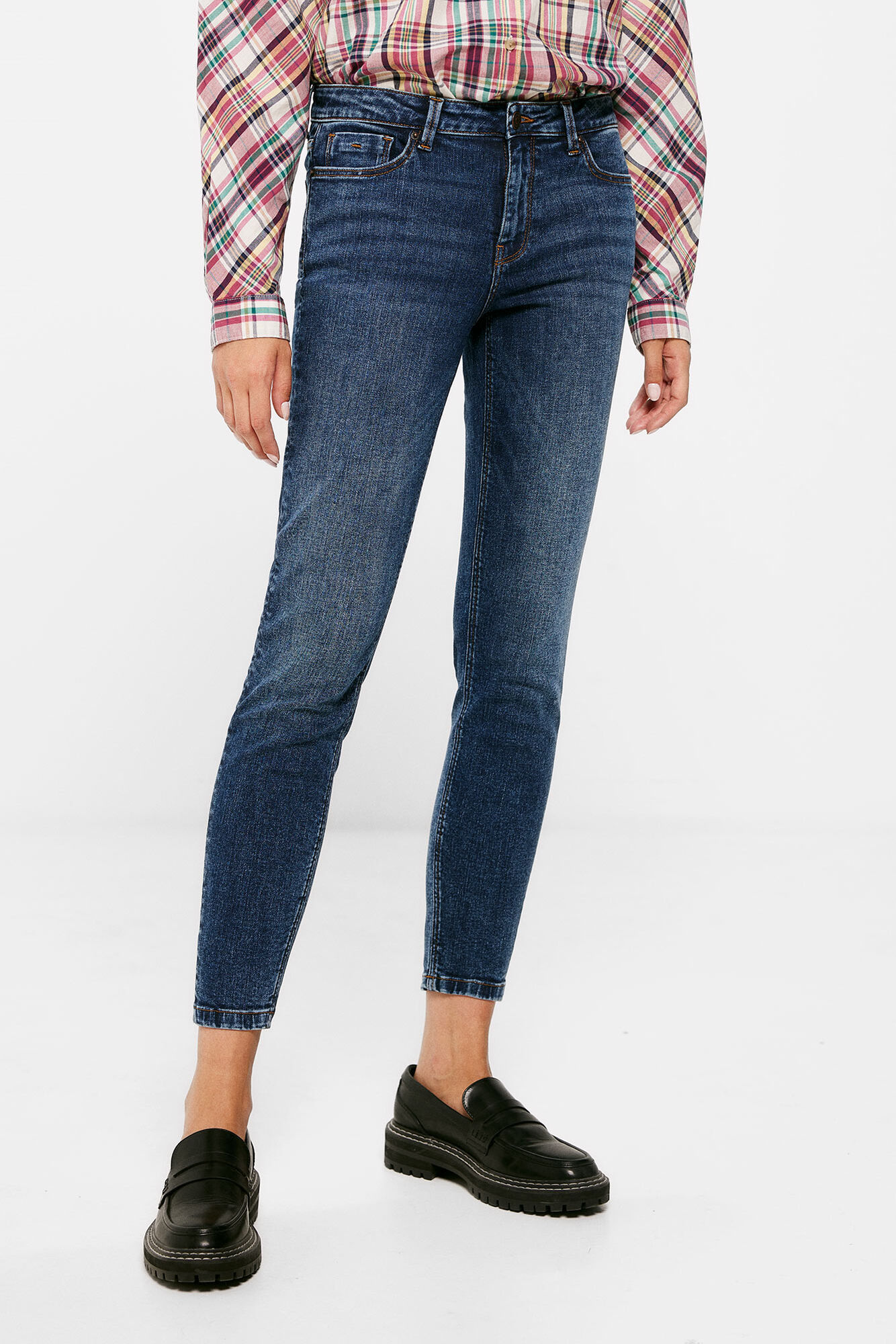 Calça jeans cropped slim, lavagem sustentável
