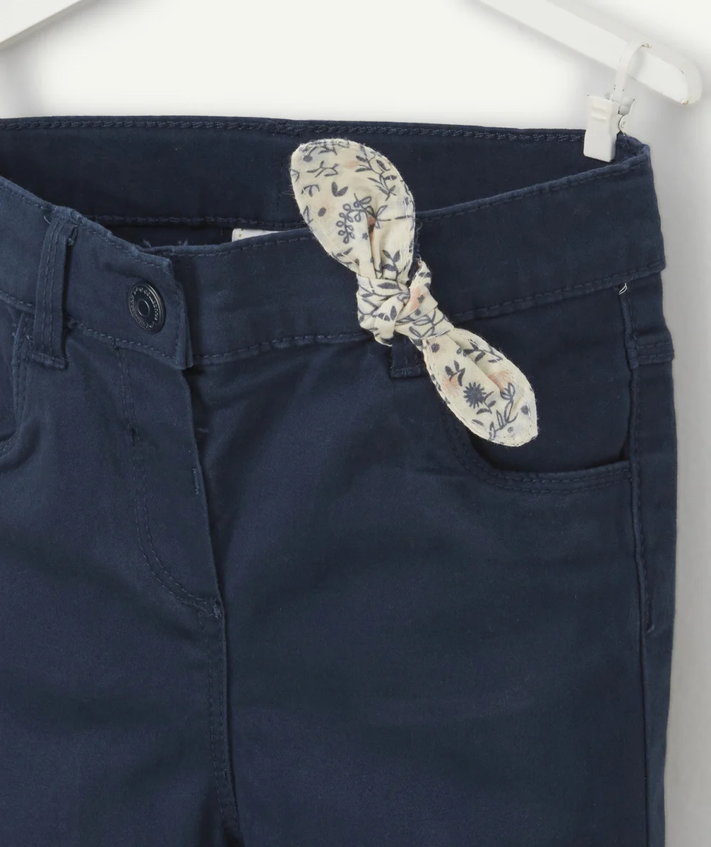 PANTALON SLIM FILLE EN DENIM BLEU MARINE AVEC NOEUD FLEURI