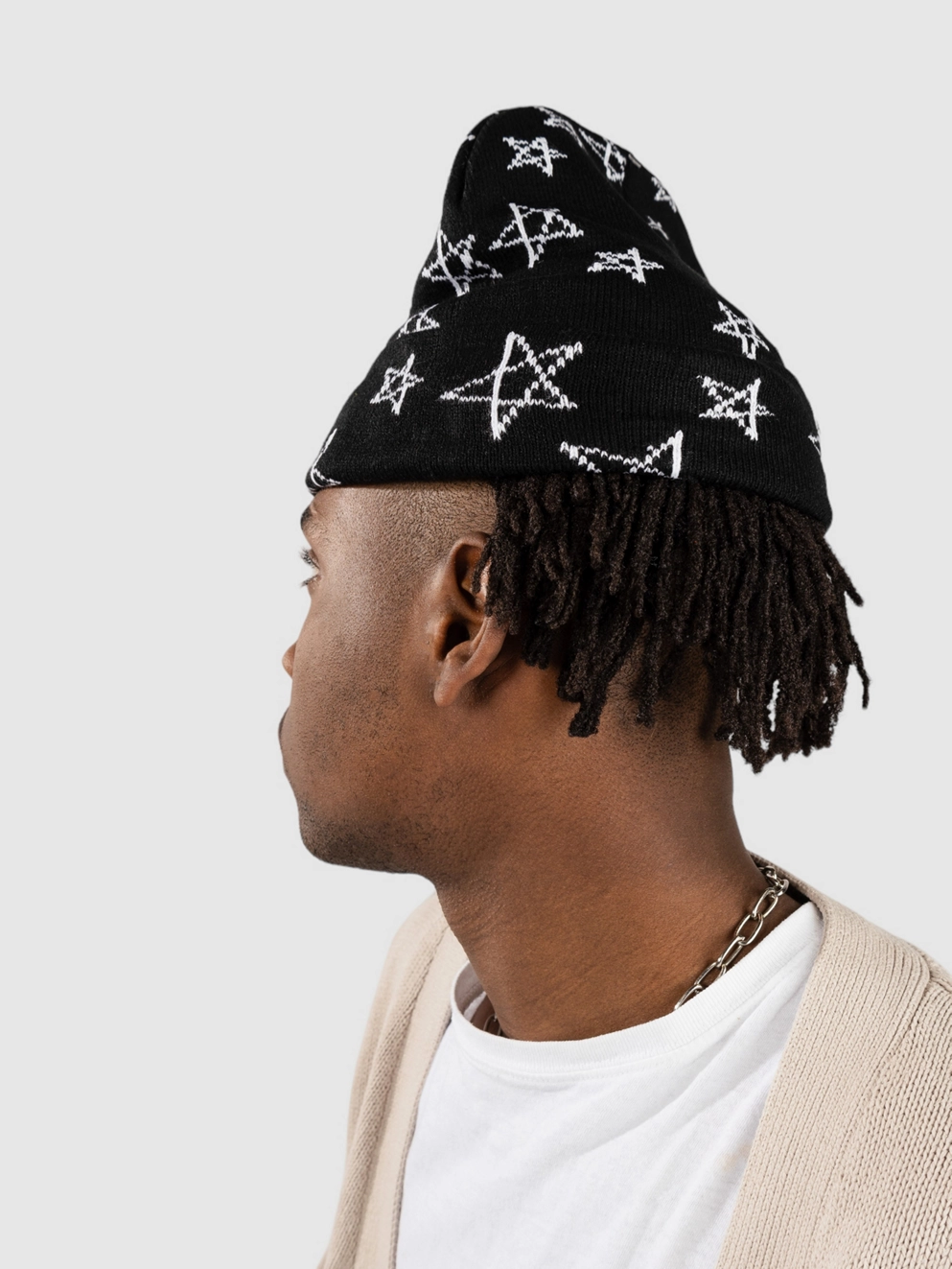 Broken Promises Chuck Beanie black
