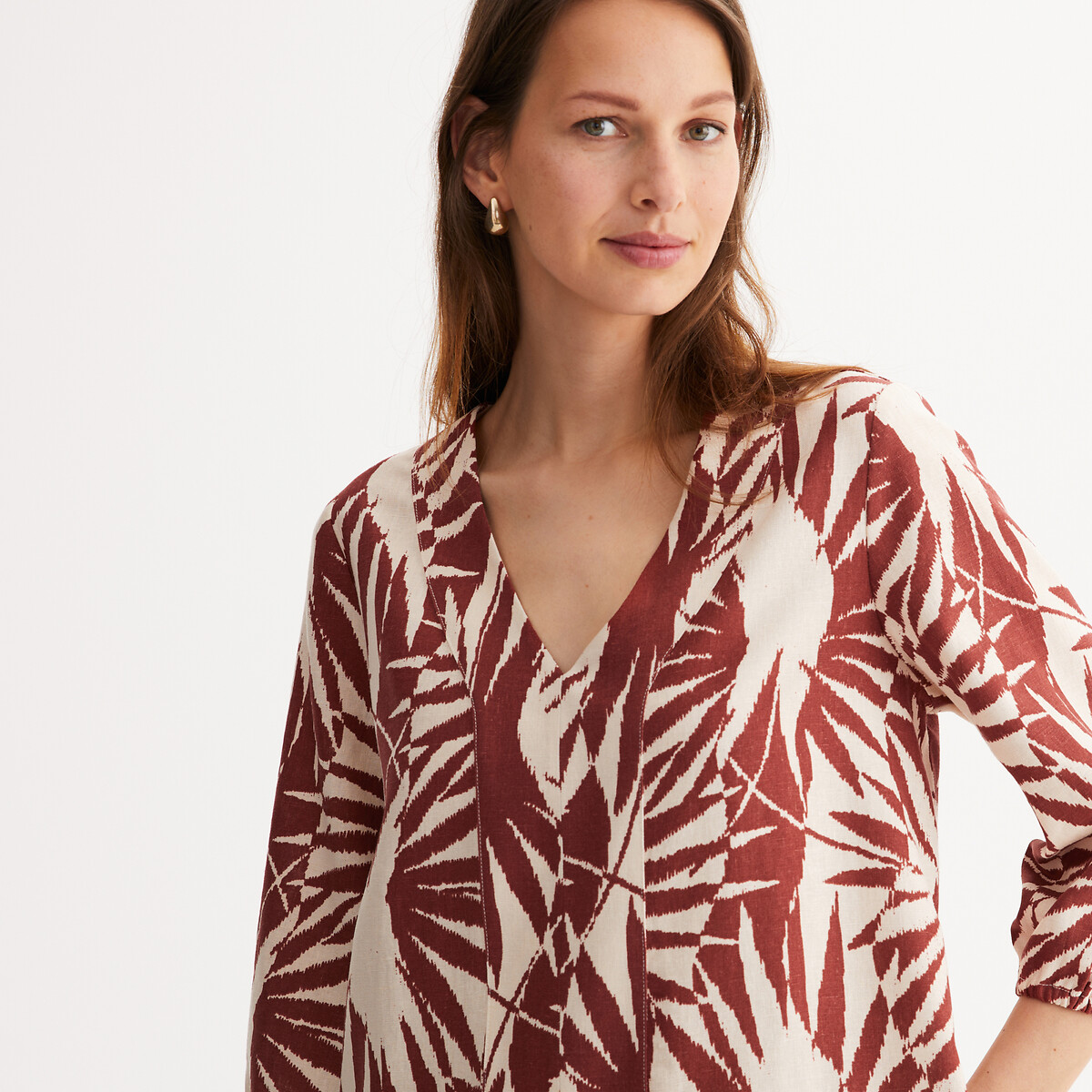 ANNE WEYBURN<br>Vestido reto com estampa floral, comprimento midi, mangas 3/4