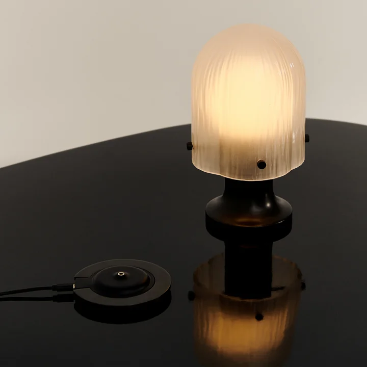 Gubi - Seine Tischleuchte Outdoor, Messing antik / frosted Glas