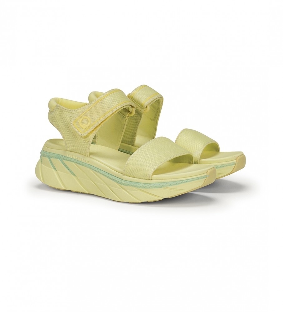 Sandálias Atom by Fluchos Fresh Amarelas - Plataforma com 5 cm de altura