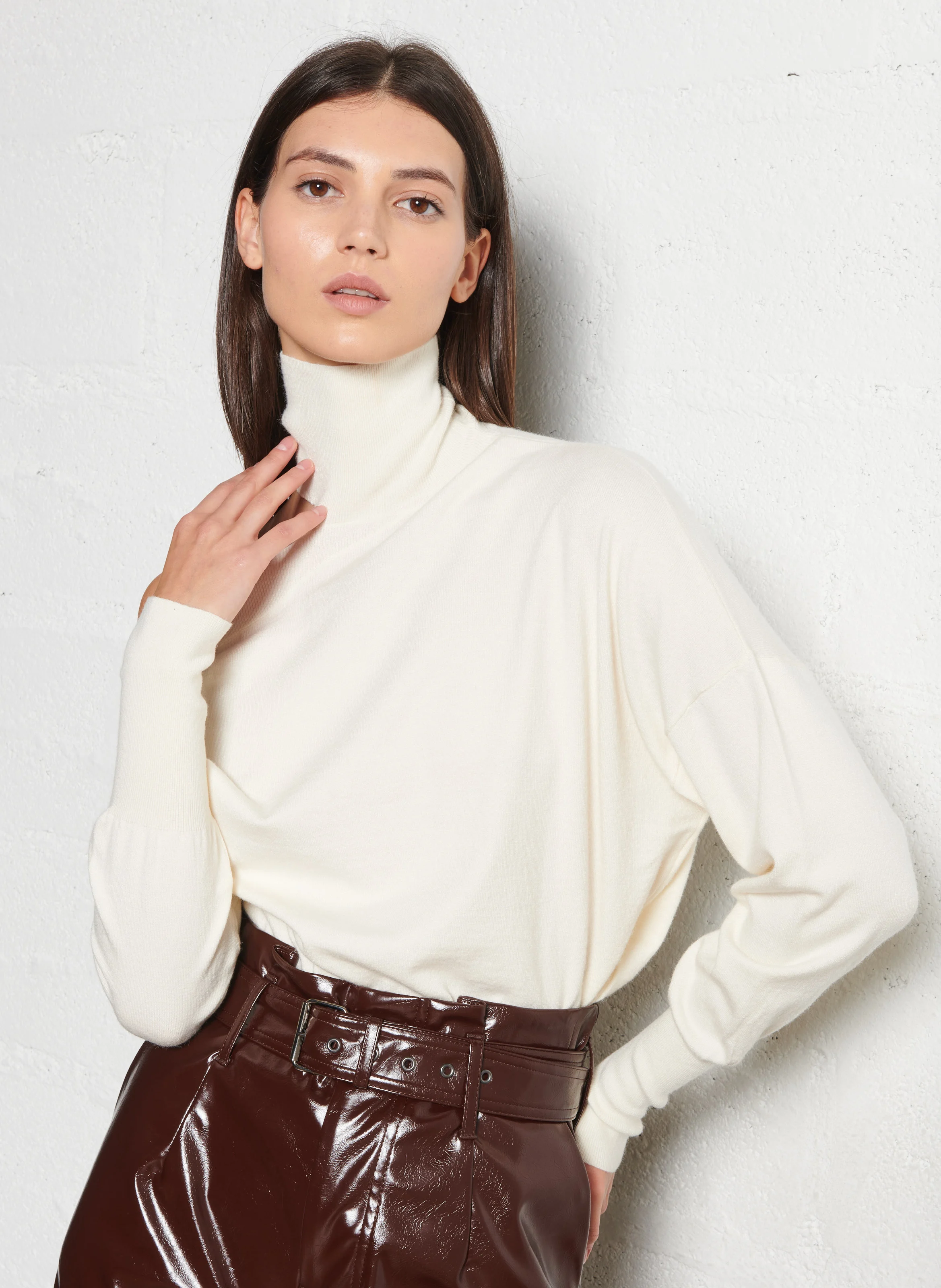 KOBBITO - Pull col montant droit | Beige