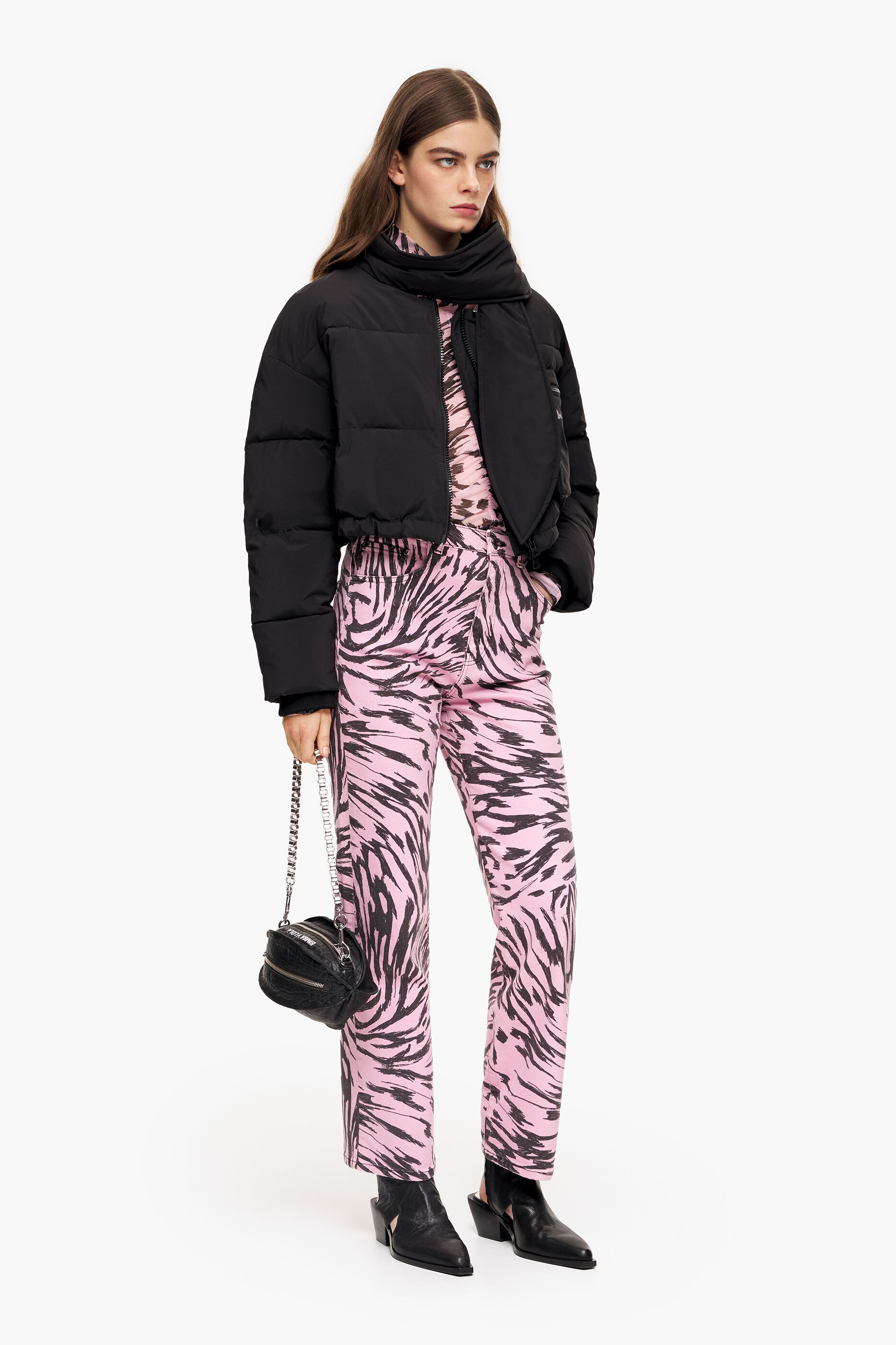 CALÇA JEANS RETA CROPPED - Estampa de Asas de Borboleta Rosa