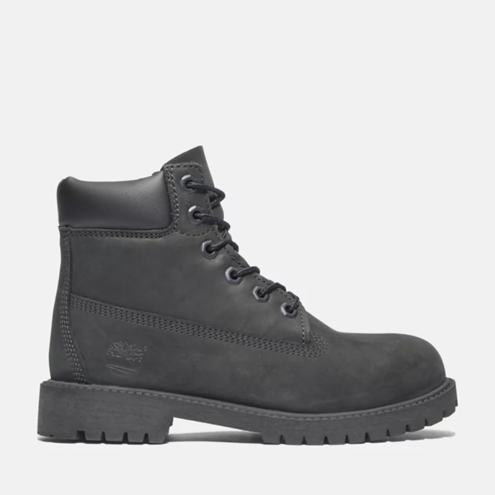 Bota Timberland Premium de 6 polegadas para jovens na cor preta.