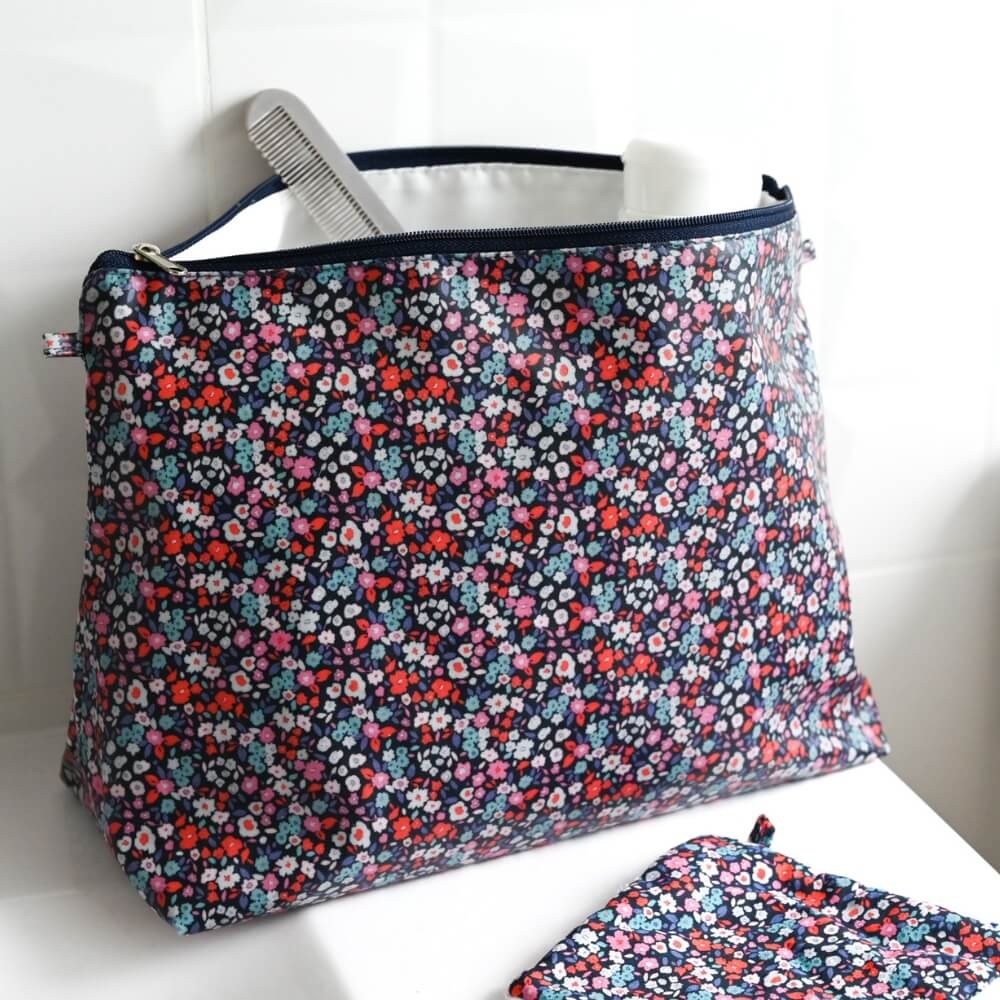 Trousse De Toilette Romance Fleurie