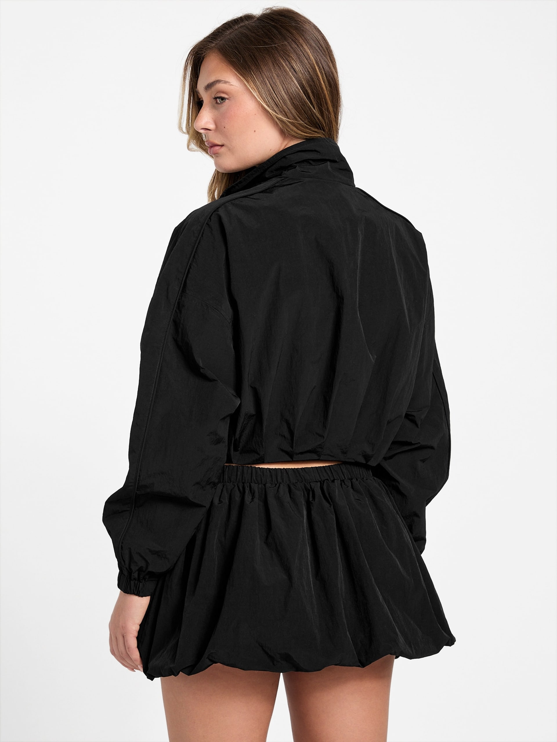 Jaqueta cropped Eco Nina em nylon