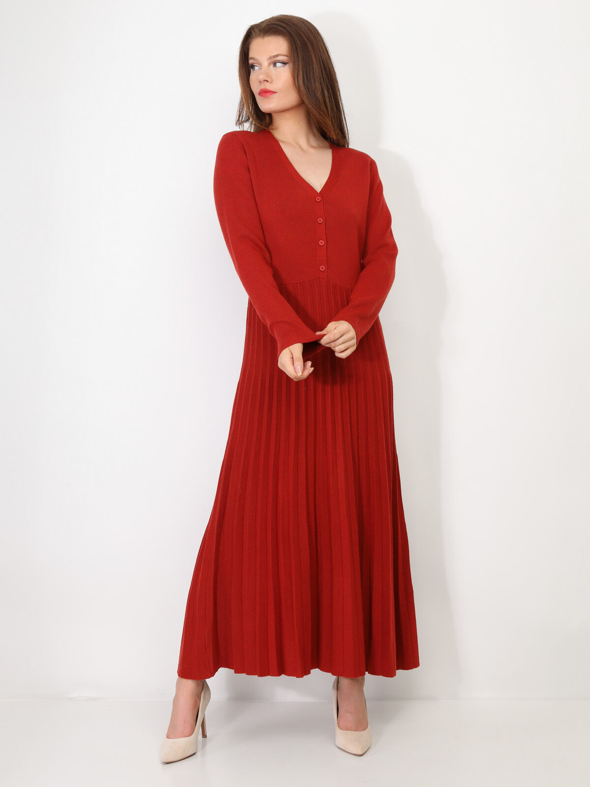 Robe longue plissée à boutons- Rouge foncé