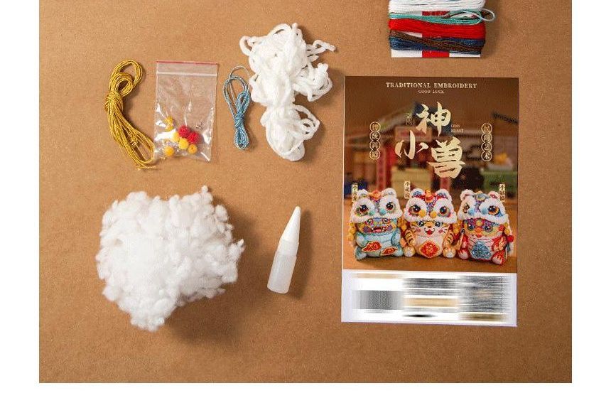 Embroidery Kingdom - DIY borduurpakket met tijgeramulet (verschillende ontwerpen)