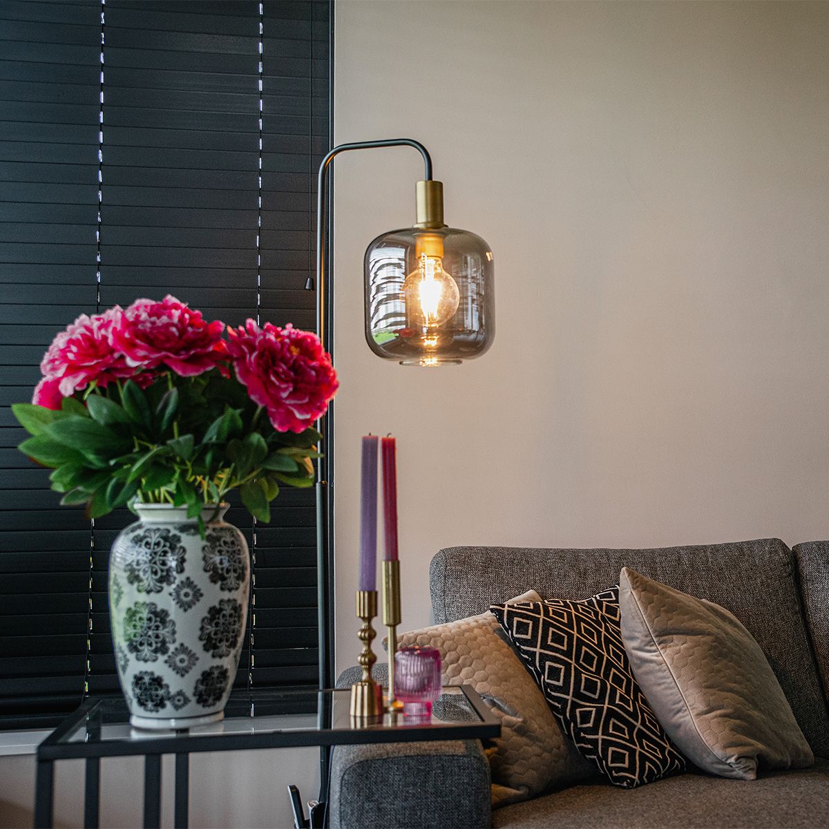 Smart vloerlamp zwart met goud en smoke glas incl. Wifi A60 - Zuzanna