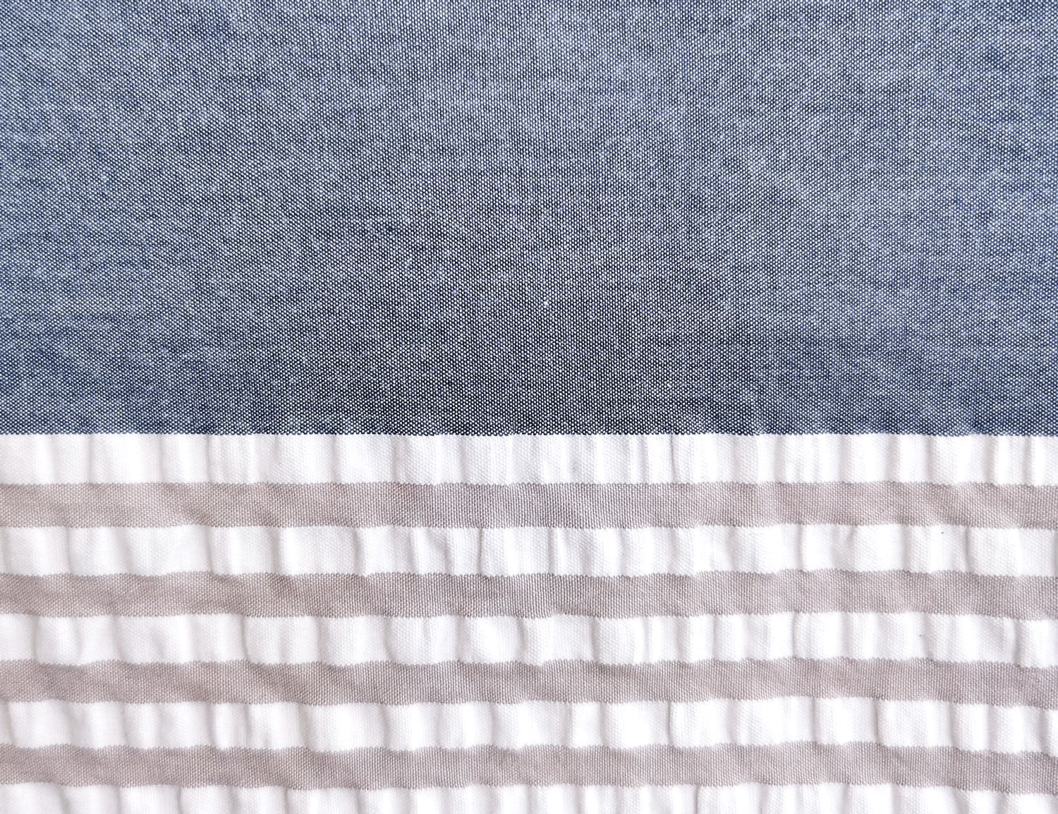 Bettwäsche aus Seersucker und Flachgewebe Mix im Streifendessin