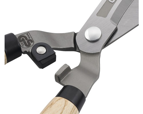 Heggenschaar voor_q met houten handvat en gegolfde rand