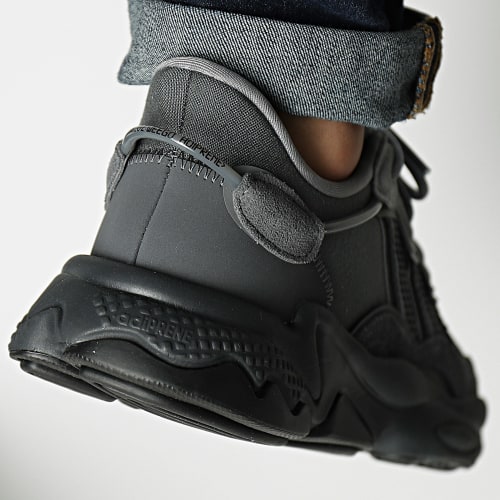 Baskets Ozweego ID9818 Grey Five Core Black Grey