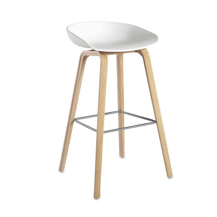HAY - About A Stool AAS 32 H 75 cm, Eiche lackiert / Edelstahl / white 2.0 (Kunststoffgleiter)