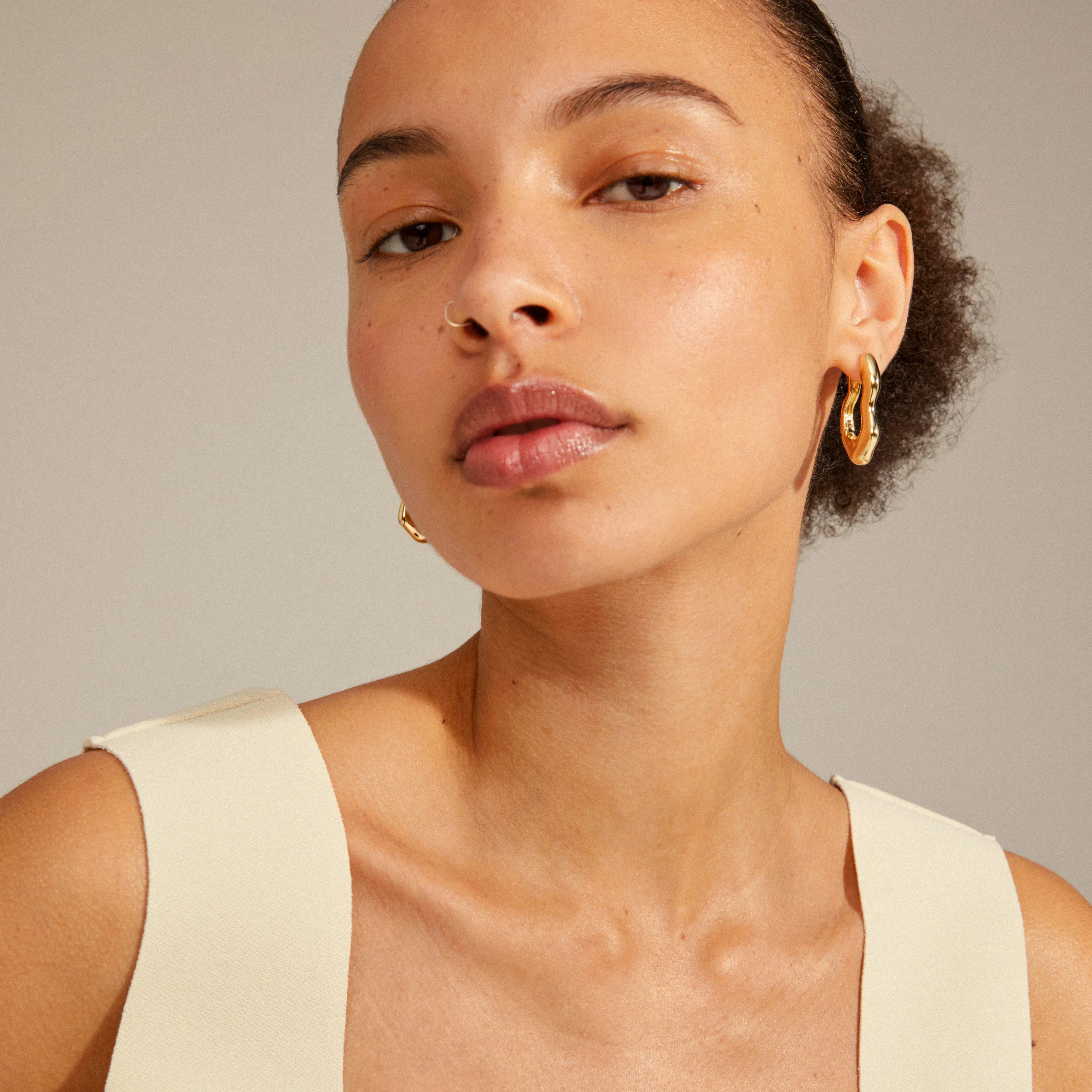 PILGRIM  Loulia Wavy hoops - forgyldt
