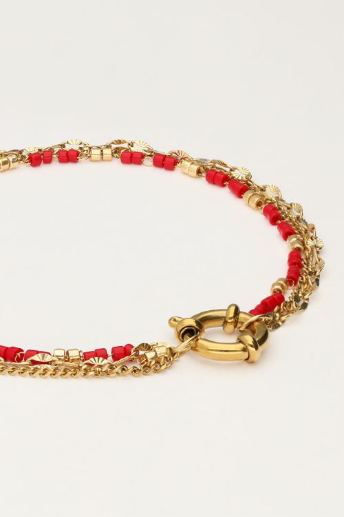 Driedubbele armband met rode kralen